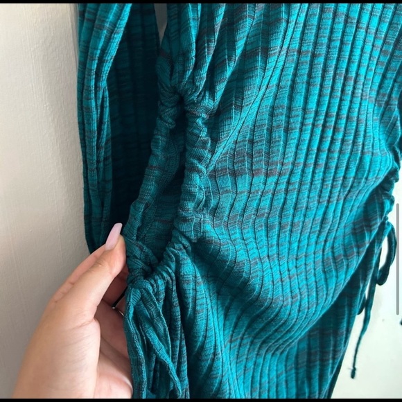 Zara Emerald green Cutout Dress long sleeve, midi with side cut outs, stretchy - Picture 9 of 10